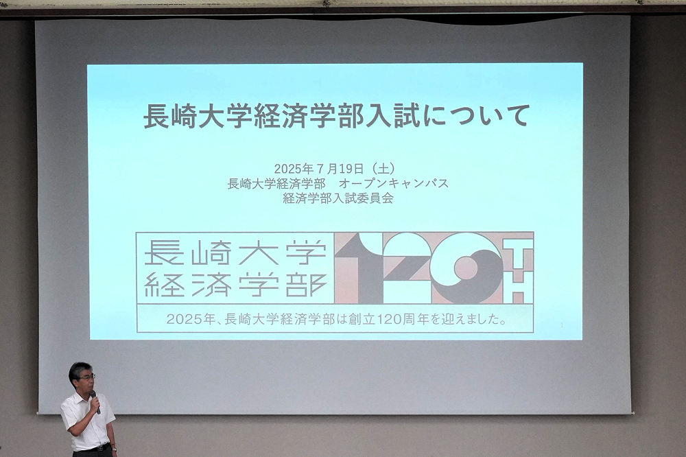 オリエンテーション、学生研究発表会の様子